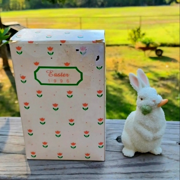 1996 Dept 56 Bunny Rabbit Figurine Vintage Easter Carrot Hand Painted - Picture 1 of 4